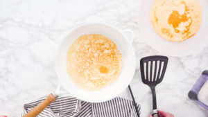 Making crepes - Arina Photography