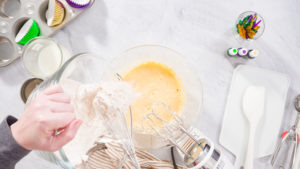 Mardi Gras cupcakes - Arina Photography