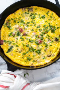 Spinach and ham frittata - Arina Photography