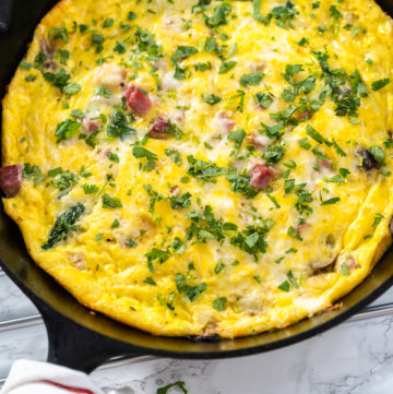 Spinach and ham frittata - Arina Photography