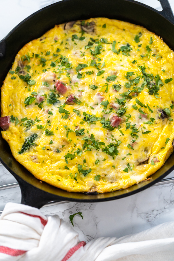 Spinach and ham frittata - Arina Photography