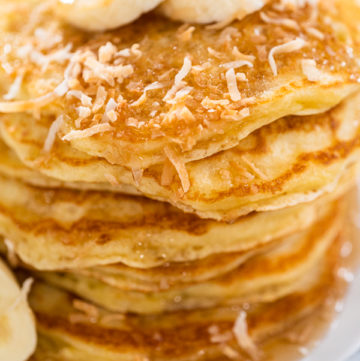 Coconut banana pancakes - Arina Photography
