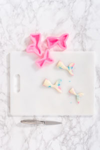 Mermaid themed 3 layer vanilla cake - Arina Photography