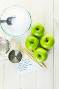 Black candy apples - Arina Photography
