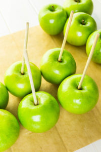 Black candy apples - Arina Photography