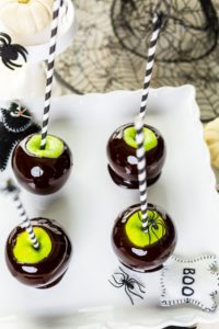 Black candy apples - Arina Photography