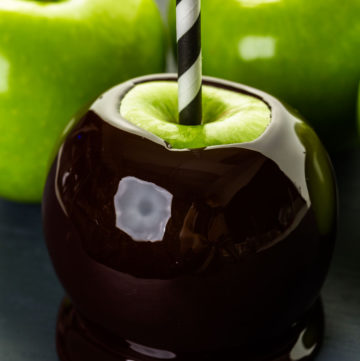 Black candy apples - Arina Photography