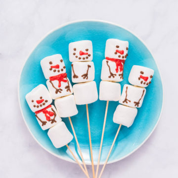 Marshmallow snowmen on sticks - Arina Photography