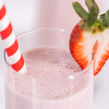 Strawberry banana smoothie - Arina Photography
