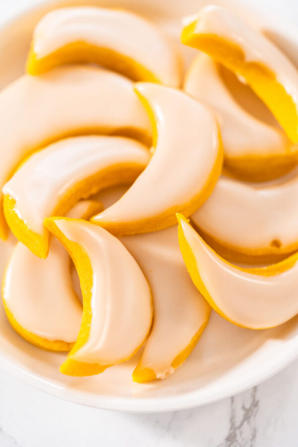 Lemon Wedge Cookies - Arina Photography