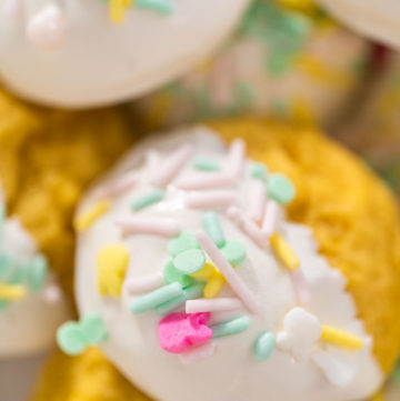 Easter Lemon Cookies with White Chocolate - Arina Photography