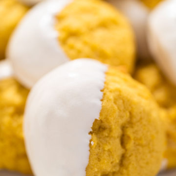 Lemon Cookies with White Chocolate - Arina Photography