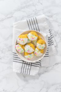 Easter Lemon Cookies with White Chocolate - Arina Photography