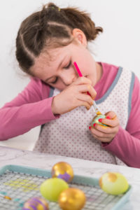 Easter egg coloring - Arina Photography