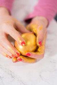 Easter egg coloring - Arina Photography