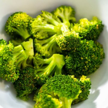 Steamed broccoli - Arina Photography