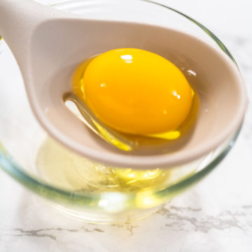 Fresh organic eggs - Arina Photography