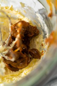 Dulce de leche buttercream frosting - Arina Photography