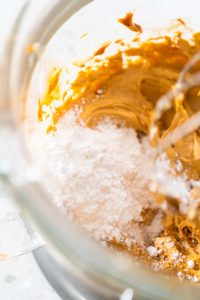 Dulce de leche buttercream frosting - Arina Photography