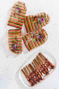 Halloween chocolate-covered pretzel rods - Arina Photography