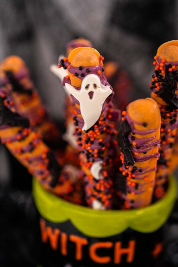 Halloween chocolate-covered pretzel rods - Arina Photography