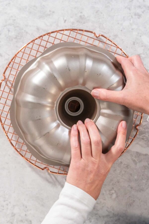 How to Remove a Bundt Cake from a Bundt Pan – No Cracks or Breaks
