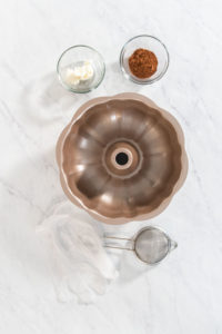 Gingerbread bundt cake with caramel filling - Arina Photography