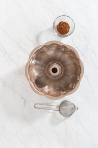 Gingerbread bundt cake with caramel filling - Arina Photography
