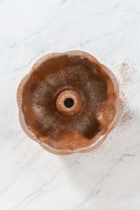 Gingerbread bundt cake with caramel filling - Arina Photography