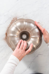 Gingerbread bundt cake with caramel filling - Arina Photography