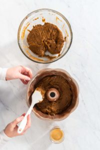 Gingerbread bundt cake with caramel filling - Arina Photography