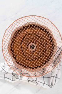 Gingerbread bundt cake with caramel filling - Arina Photography