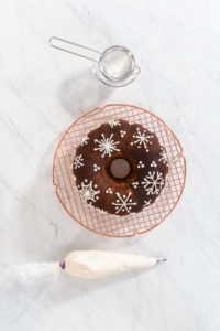 Gingerbread bundt cake with caramel filling - Arina Photography