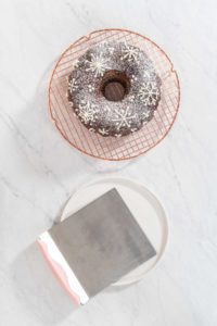 Gingerbread bundt cake with caramel filling - Arina Photography