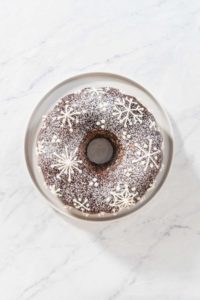 Gingerbread bundt cake with caramel filling - Arina Photography