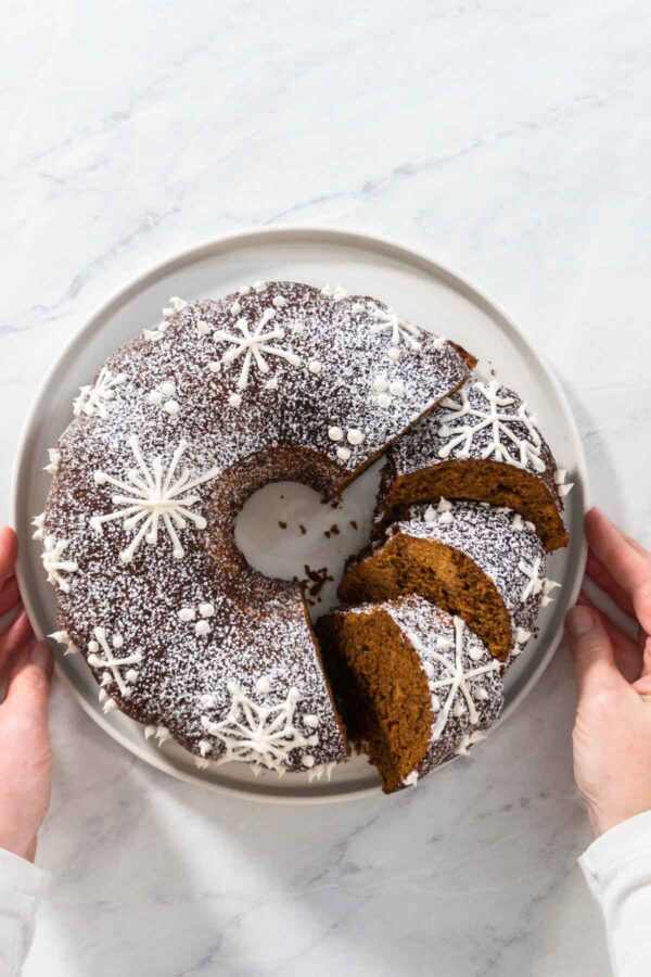 Gingerbread bundt cake with caramel filling - Arina Photography