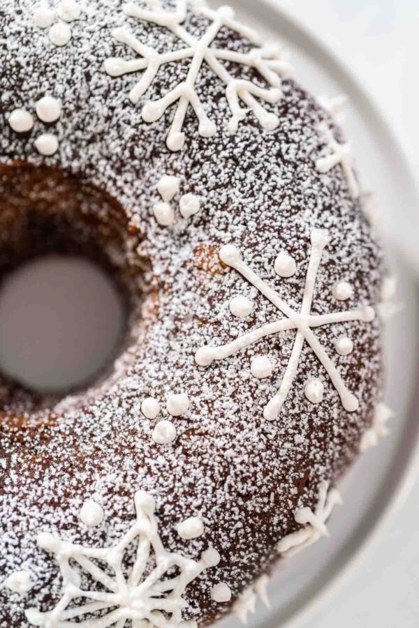 Gingerbread bundt cake with caramel filling - Arina Photography