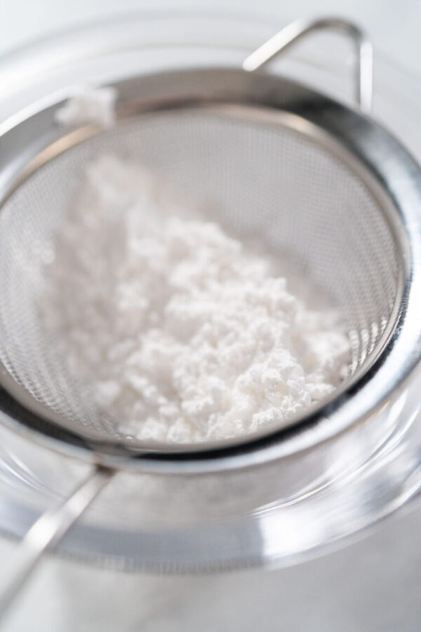 Powdered Sugar Dusting for Bundt Cakes – Simple and Elegant