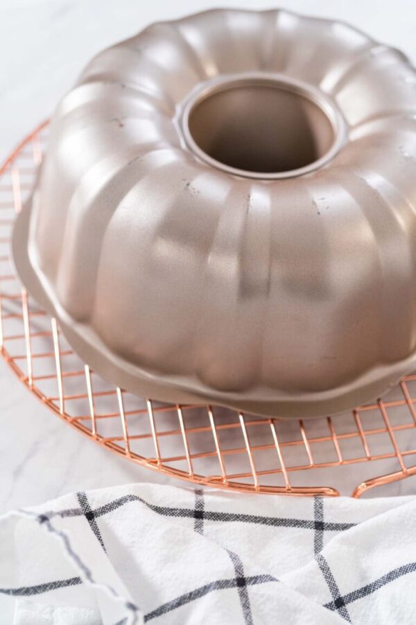 How Long Should a Bundt Cake Cool Before Removing and Decorating?