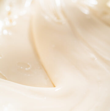Making Simple White Royal Icing for Cookie Decorating - Arina Photography