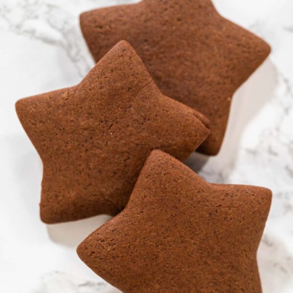Step-by-Step Chocolate Gingerbread Cookies with Star-Shaped Cuto - Arina Photography
